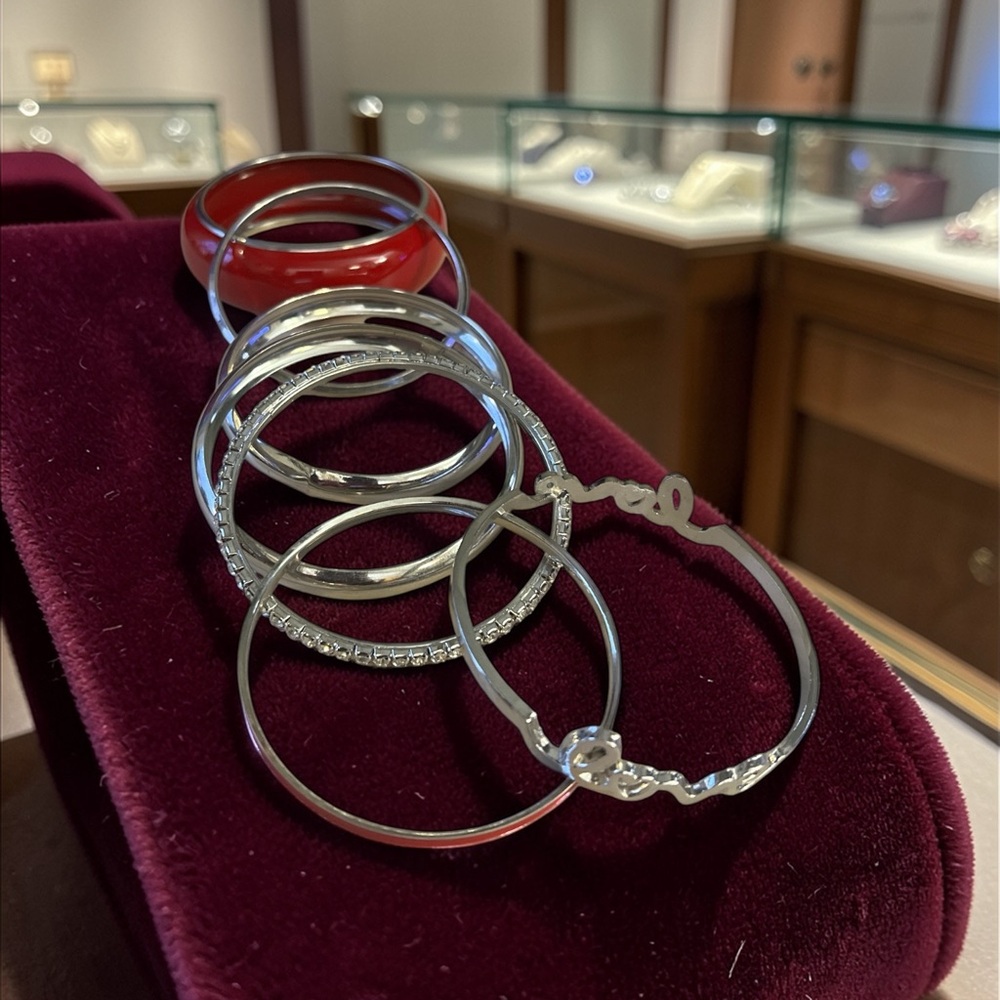 Elegant Plus Size 7 Piece Silver and Red Bangle Set
